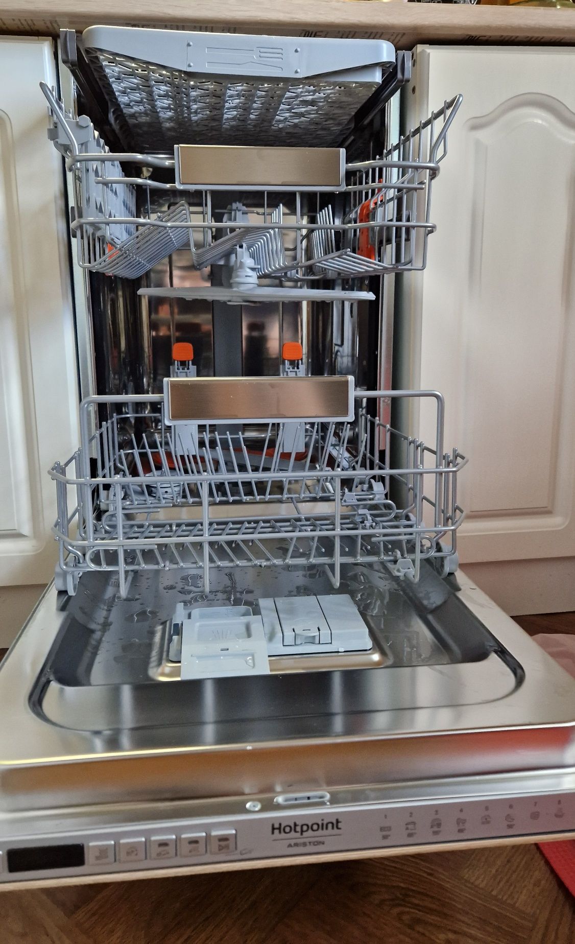 Встраиваемая посудомоечная машина HOTPOINT ARISTON HSIO 3O23 WFE