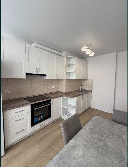 БЕЗ КОМІСІЇ Однокімнатна квартира зі світлим ремонтом і меблями.