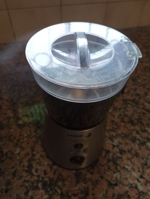 Moinho de café  fagor em óptimo estado