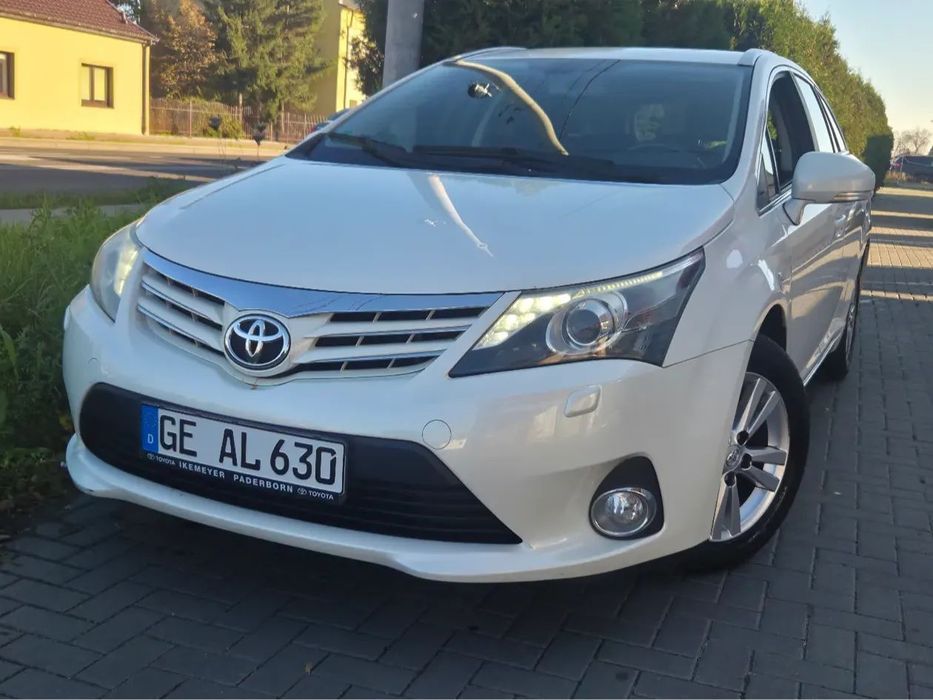 Toyota Avensis 2.0 D4D 124km Navi BiXenon Led Super Stan Import Raty Opłaty