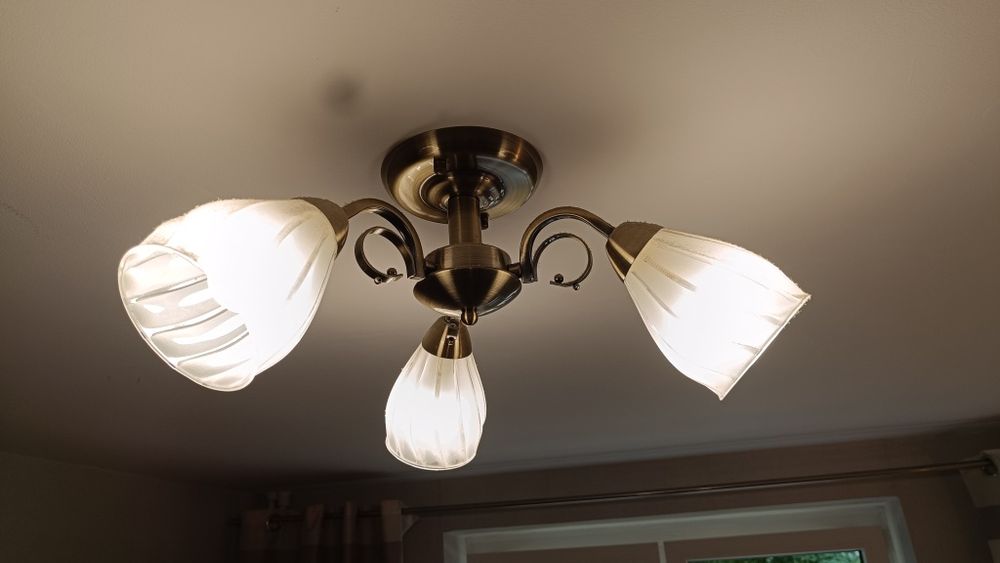 Żyrandol z 3 kloszami