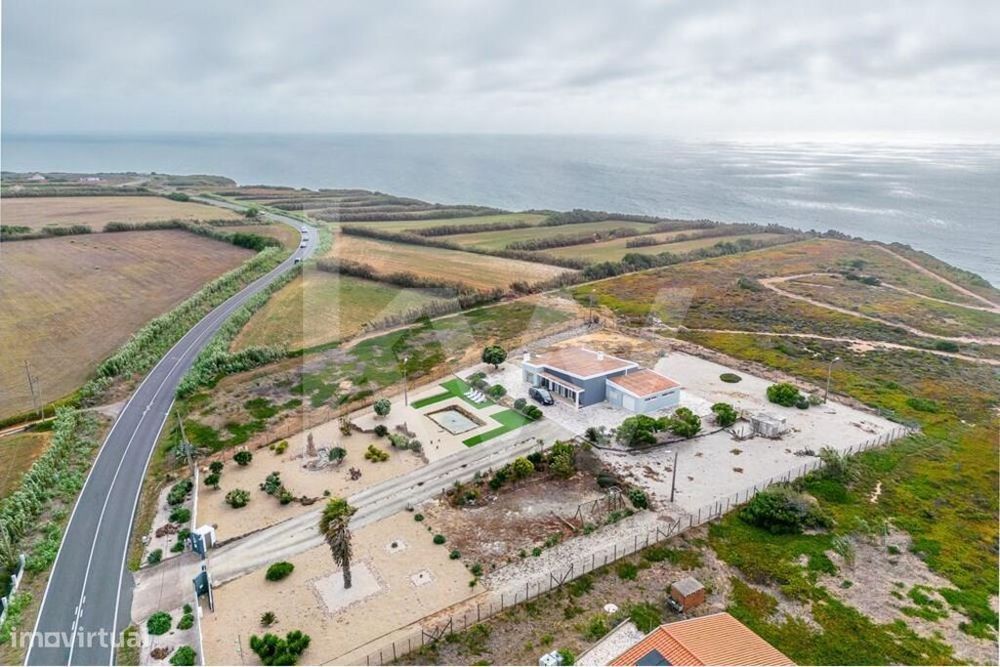 Moradia sobre a Praia da Calada