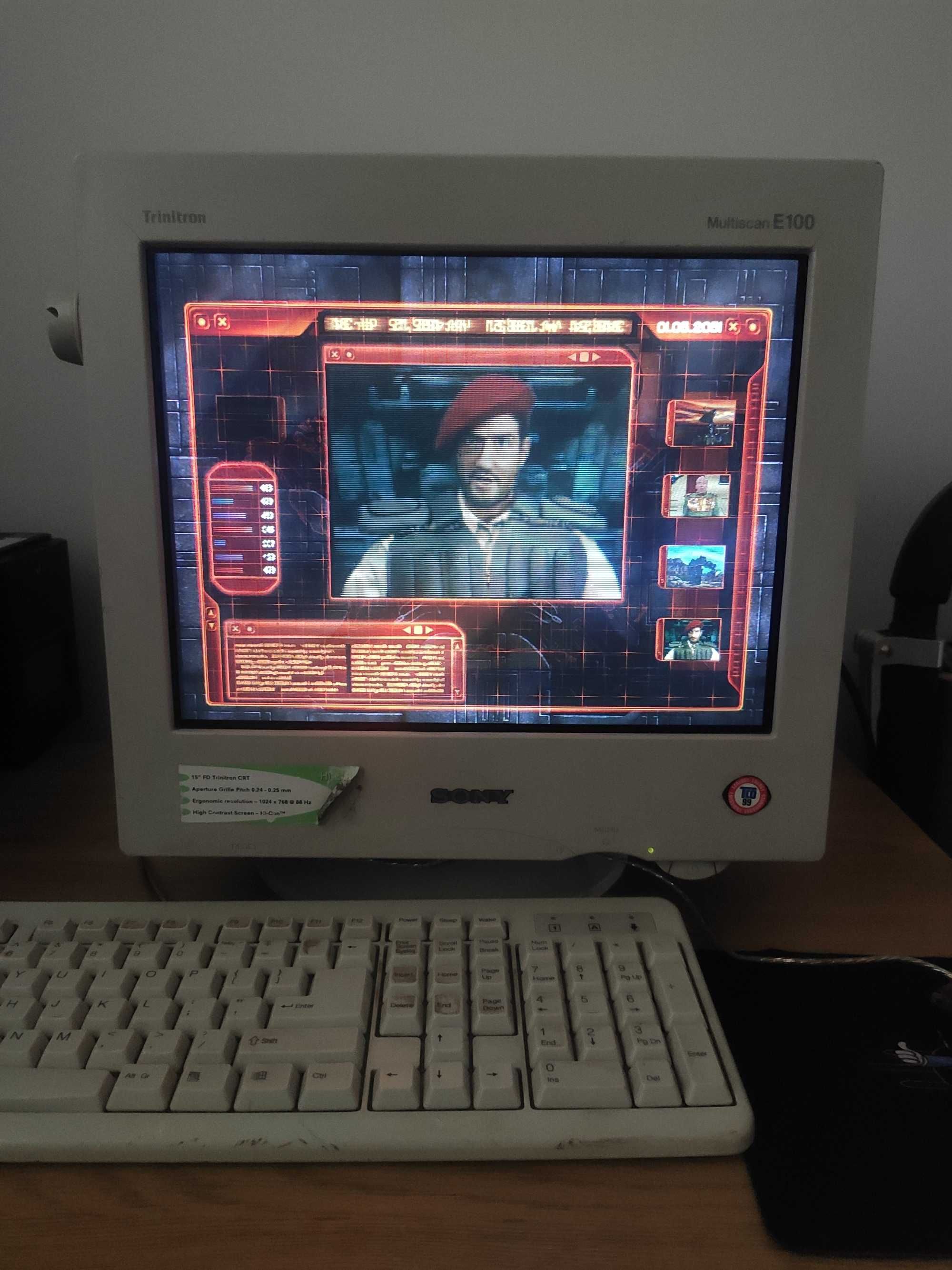 stary PC pentium E 5200  z monitorem CRT 15 cali na chodzie