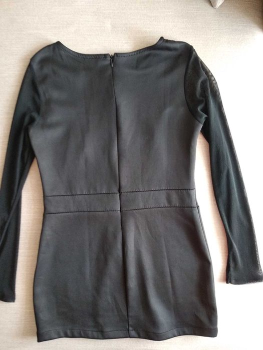 Blusa original e elegante.De meia estação, preta,com pormenores/ Nova