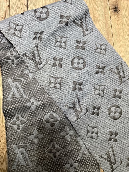 Szalik z monogramem LV