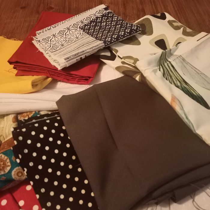 Materiały w różnych rozmiarach.