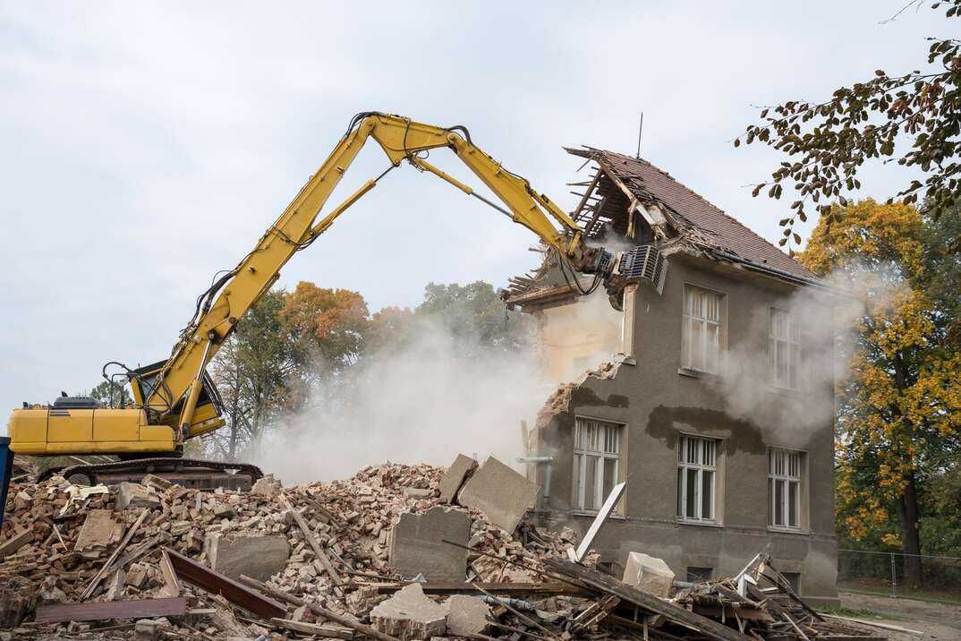 Розчистка ділянок, Зрізання дерев, корчування Демонтаж Спил, обрізка,