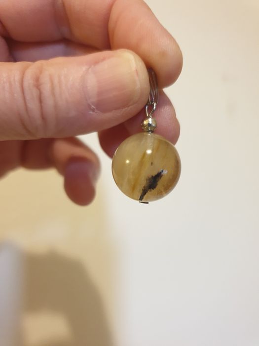 Wisiorek-mleczna kula