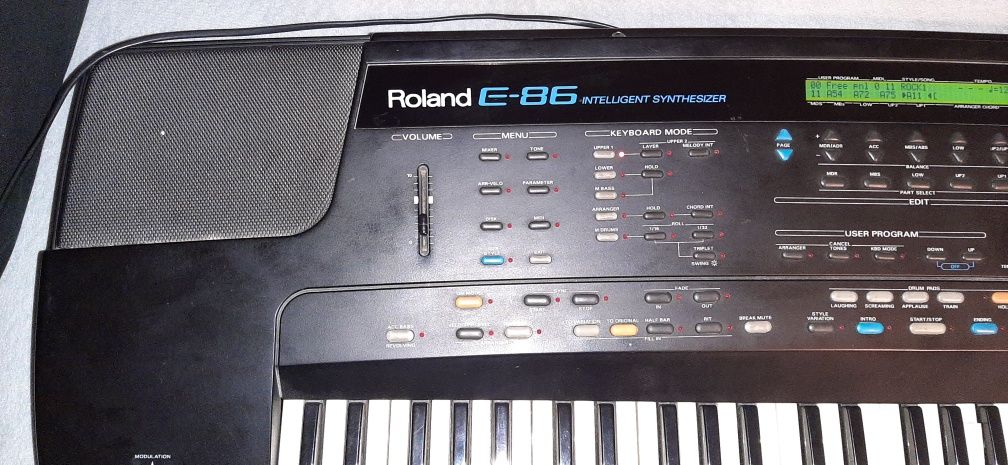 Keyboard Roland E 86