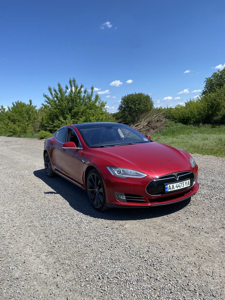 Продам Tesla model S Performance  2014 року