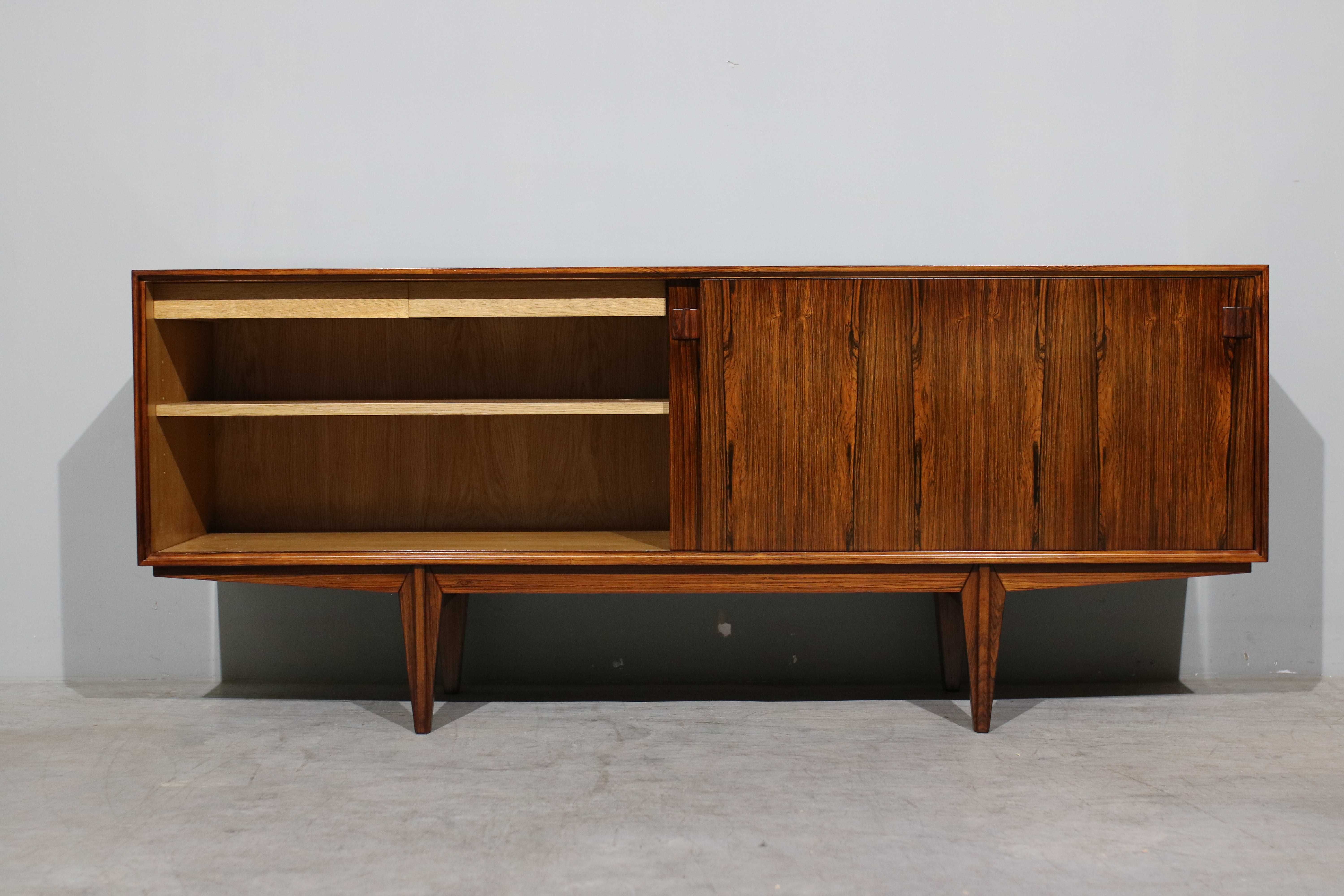 Aparador dinamarquês da década de 1960 em pau santo | Nordic Design
