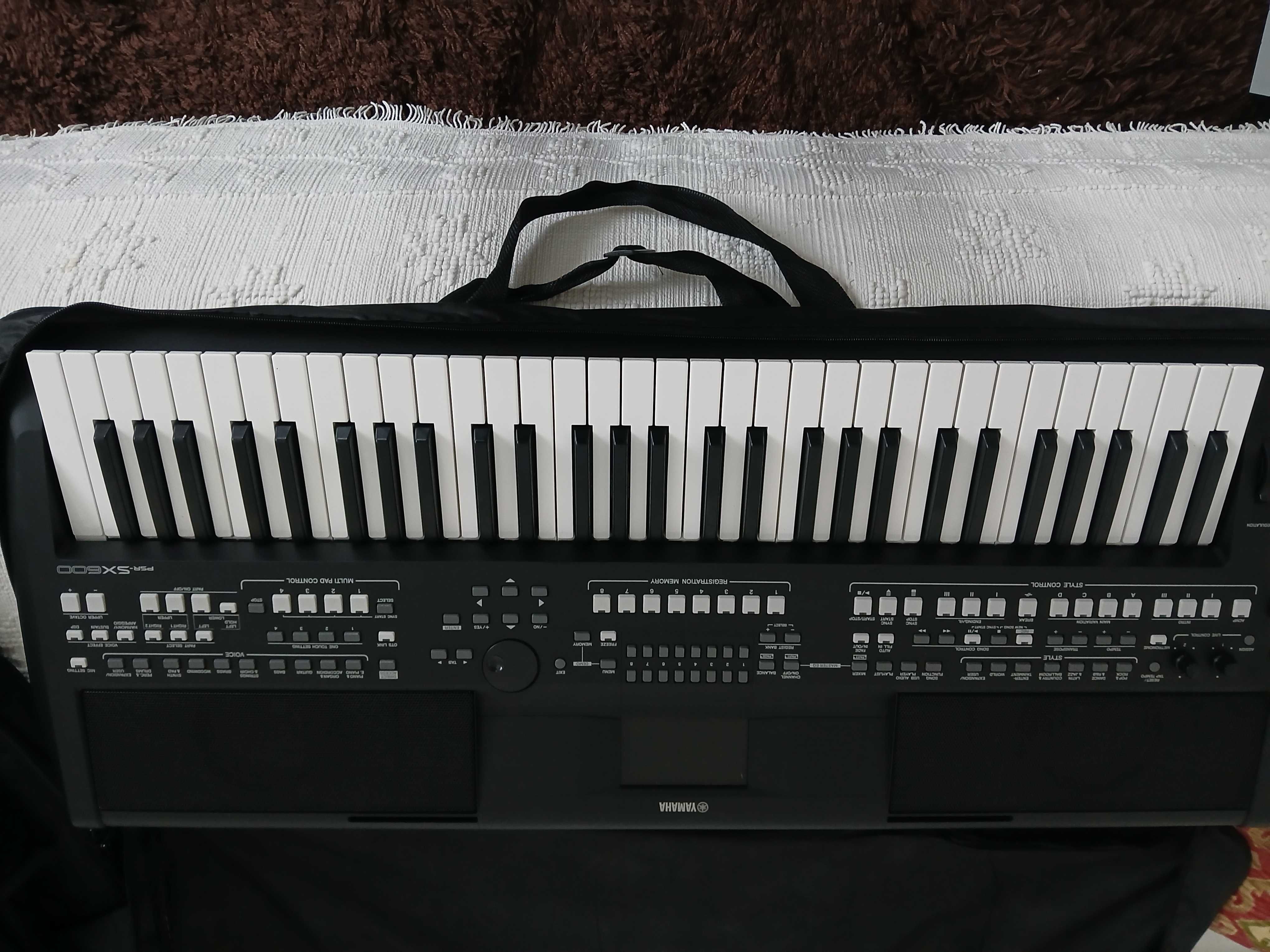 Vendo teclado Yamaha, modelo PSR-SX600