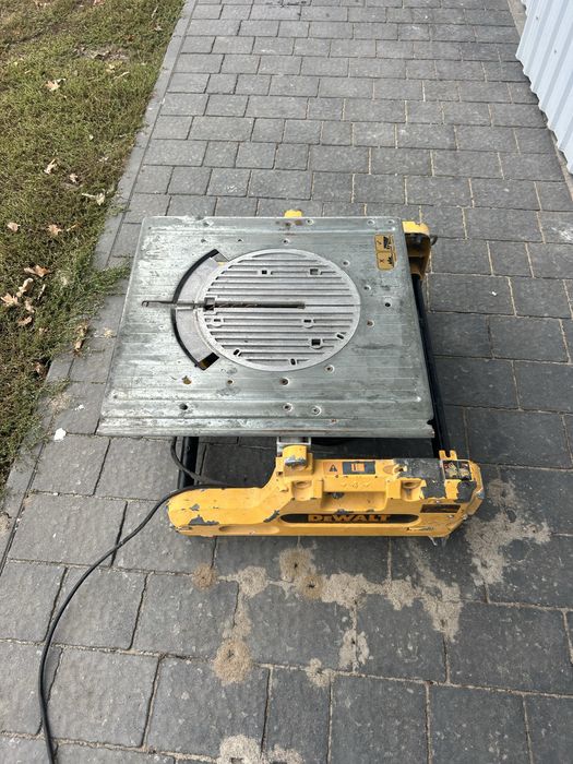 Piła stołowa ukośnica Dewalt DW 743 Type 4