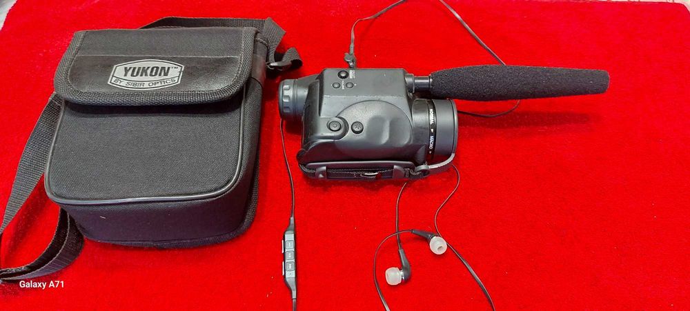 Прибор нічного бачення з влаштованим мікрофоном ціленаправленної дії .