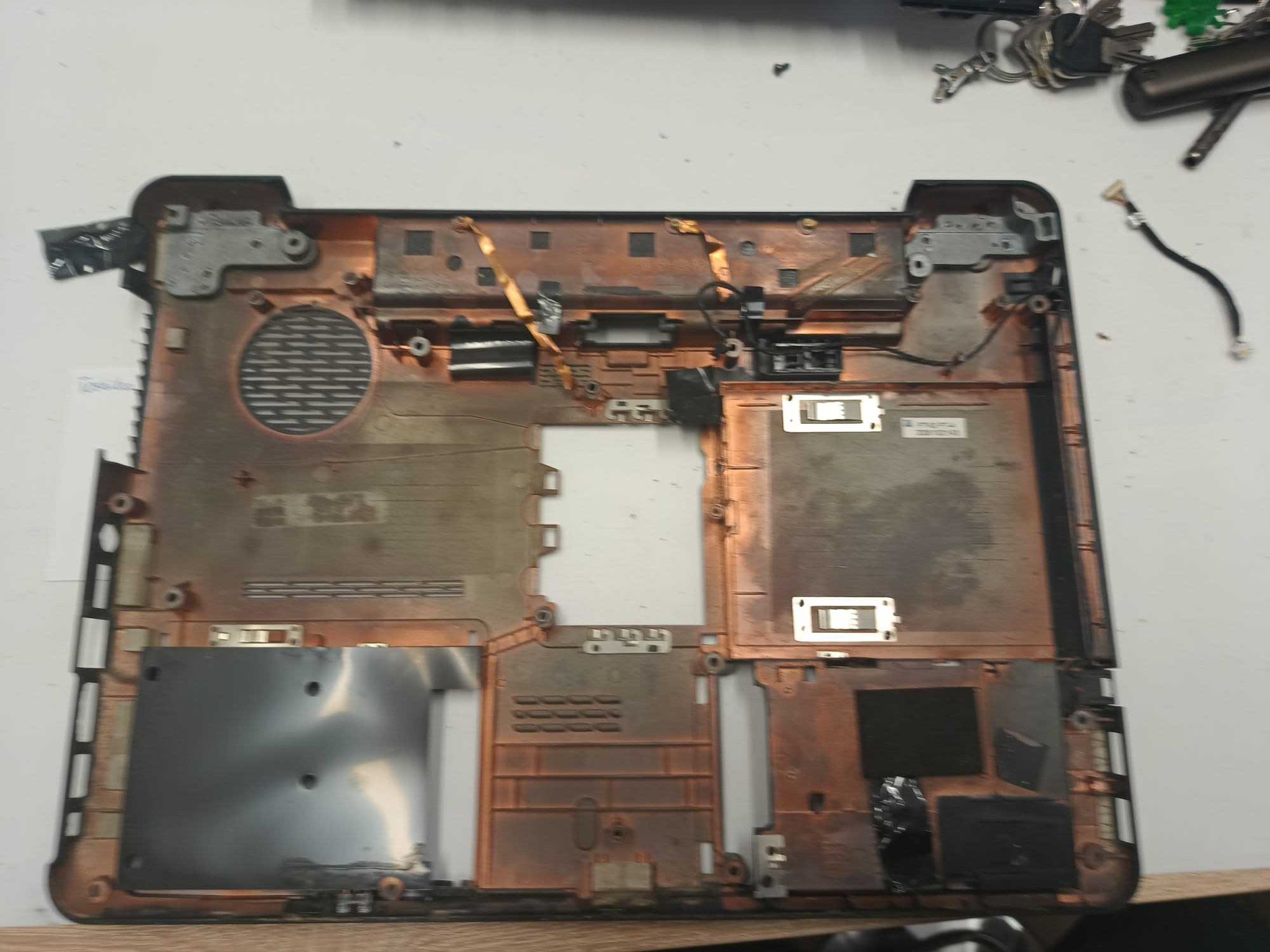 Dolna obudowa do laptopa Toshiba satellite A300-1LT.