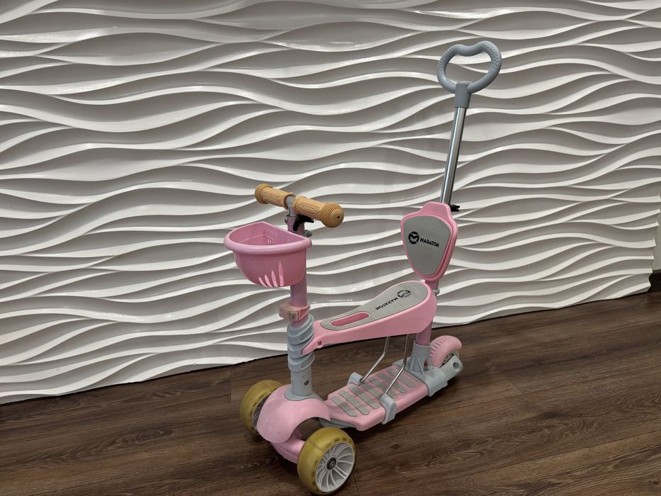 Дитячий самокат для дівчинки