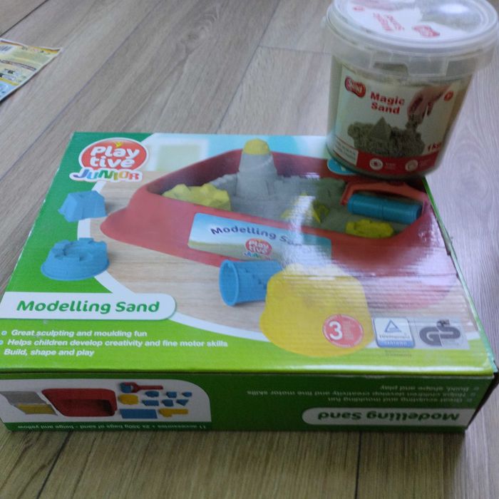 Piasek kinetyczny i zestaw foremek