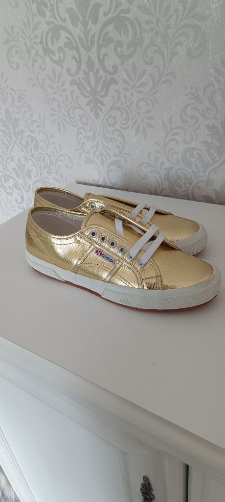 Buty trampki złote damskie Superga