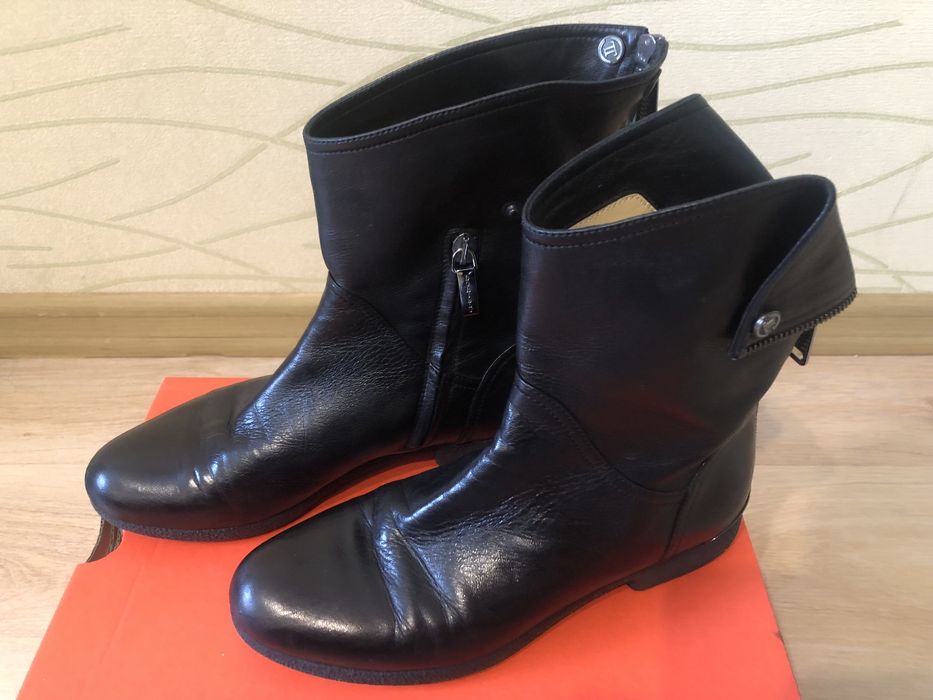 Продам женские кожаные сапоги LORIBLU (37 р) оригинал