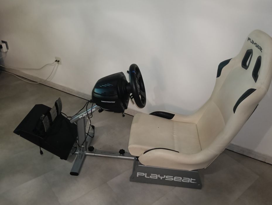 Volante e cadeira PlayStation