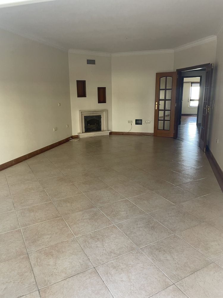 Arrendamento de apartamento t2 na rua José Isidro dos Santos