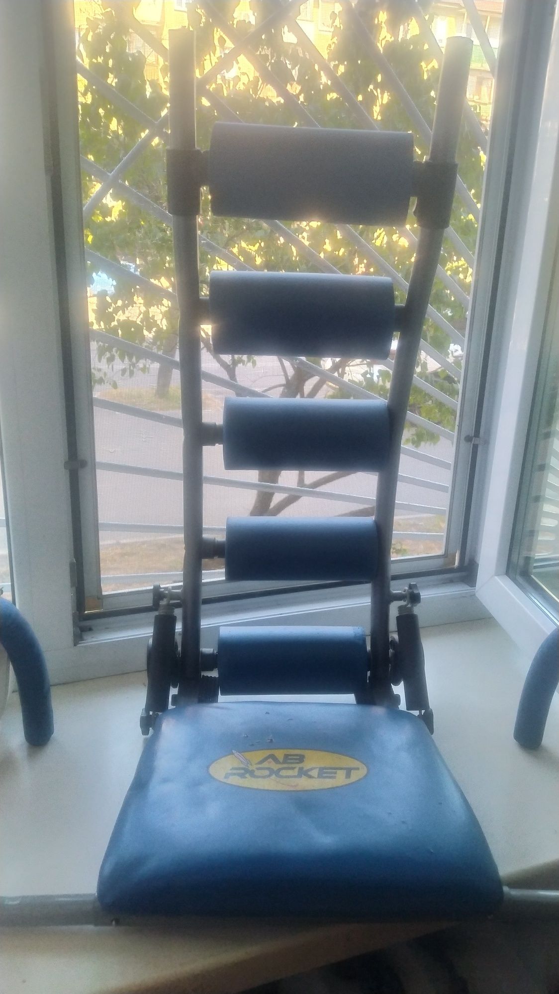 Продам кресло- тренажор для пресса и спины,.