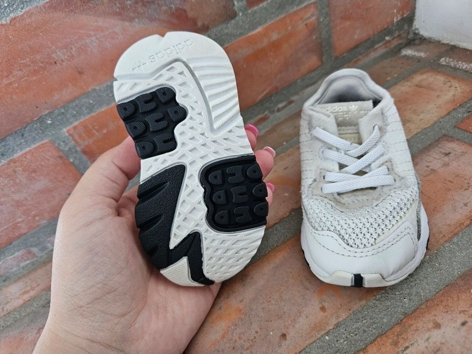Tenis brancos - Adidas (tam 19) optimo estado 

Tenis com pouco uso, e