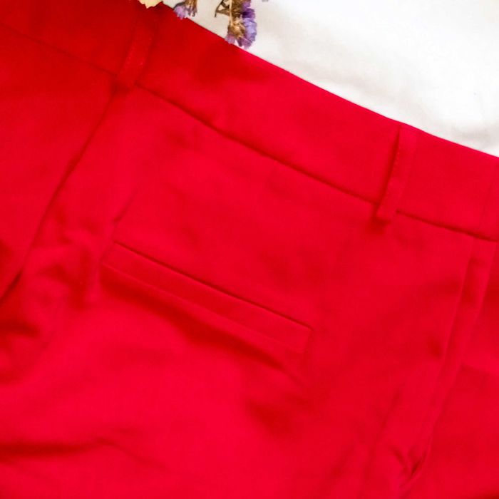 Червоні жіночі брюки