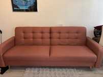 Ciemno różowa sofa/wersalka rozkladana