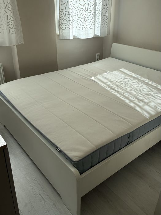 Białe łóżko dwuosobowe z materacem, 160x200cm, ikea ASKVOLL 2os.