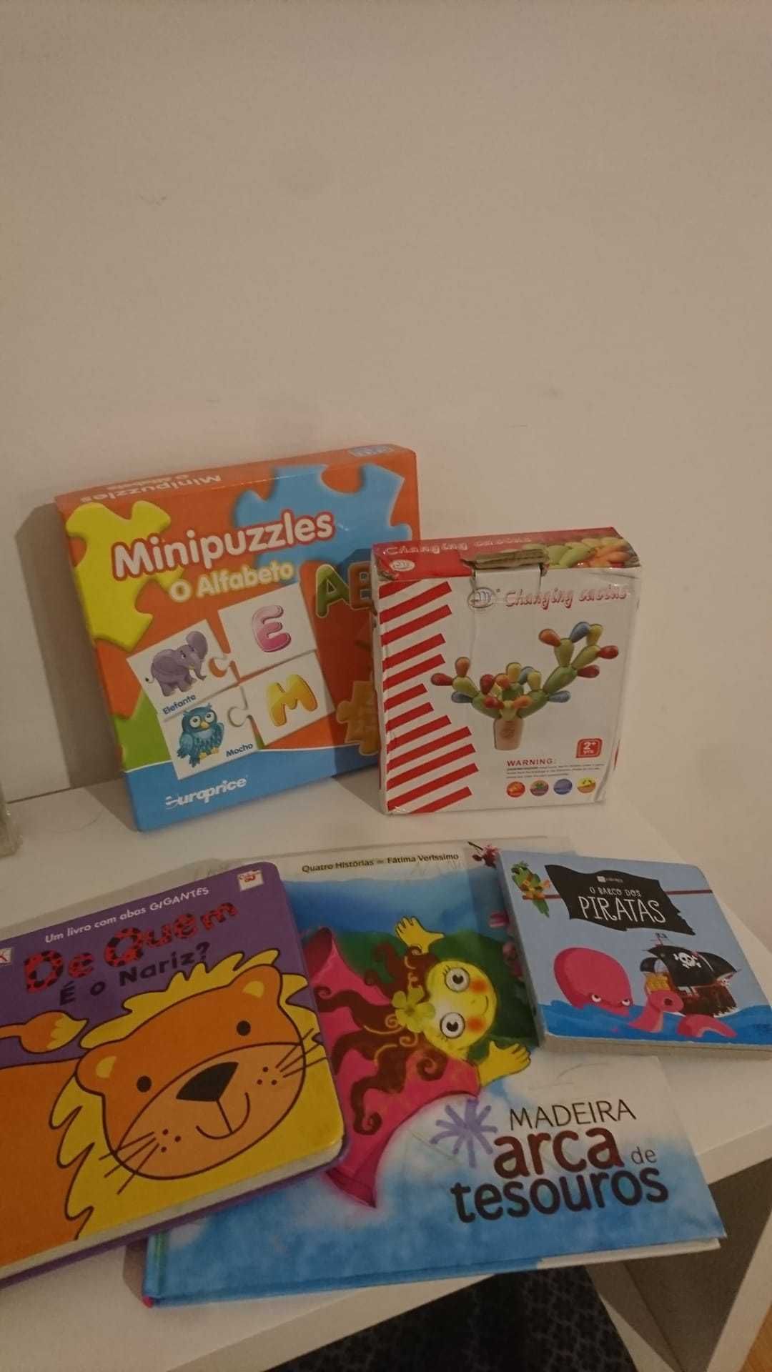 Conjunto criança: 3 livros + 2 brinquedos + 1 camisola