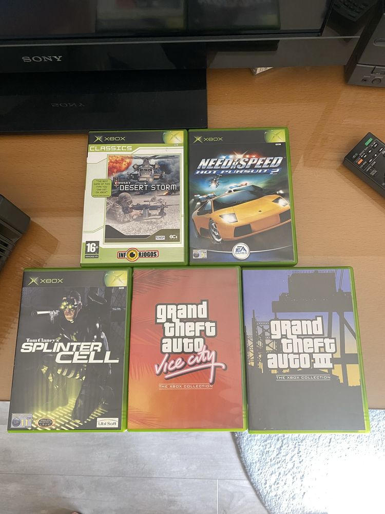 XBOX classic com comando e 6 jogos
