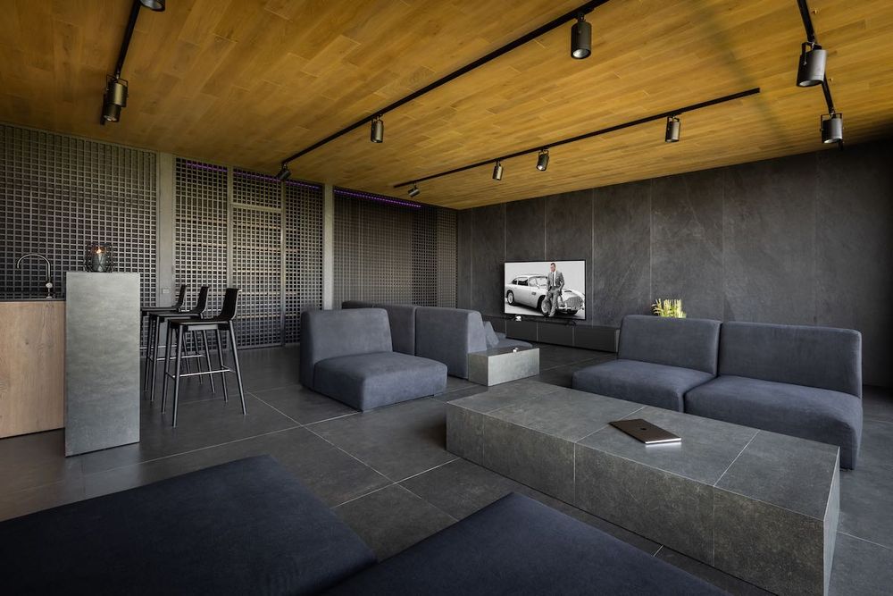 Дом-бункер Джеймса Бонда от KAGER на Киевском море за btc. Свой пляж!