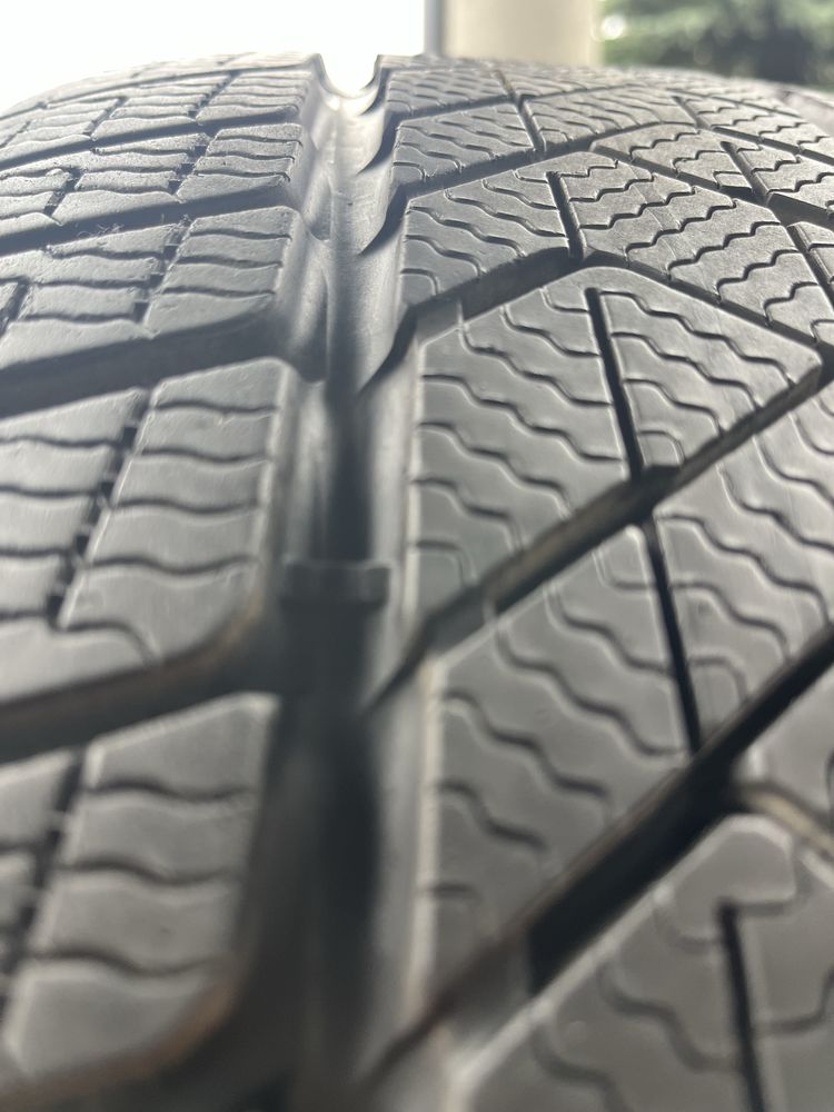 Zimowe Pirelli 235/45 r18, 2023 r