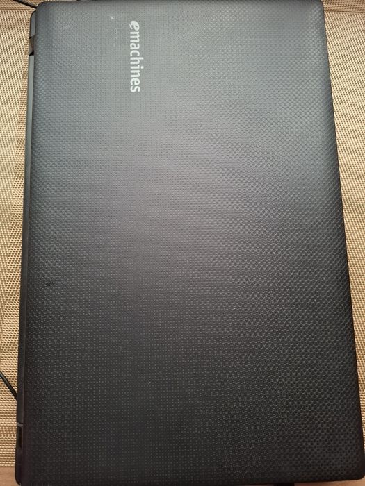 Ноутбук e-mashines e642