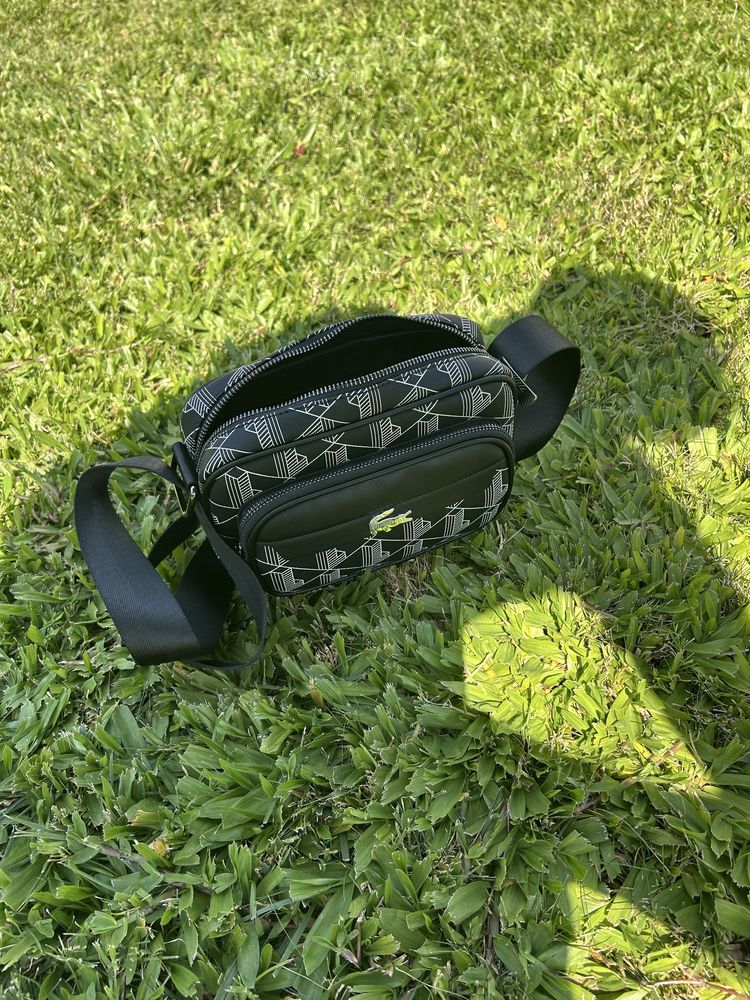 Bolsa lacoste  de ombro ou de peito