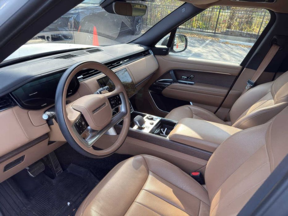 Land Rover Range Rover P530 SE      2023