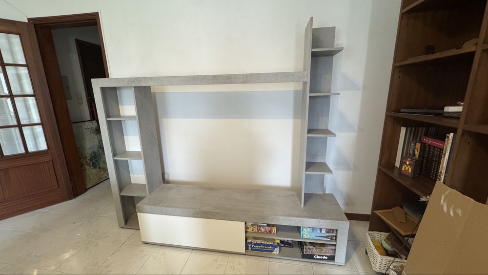 Movel de TV com prateleiras