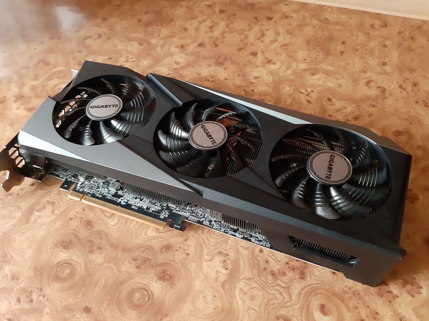 Gigabyte Radeon RX 6700 XT GAMING OC 12G  PCI 4.0