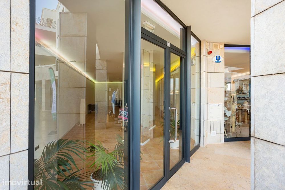 Vende-se espaço comercial em frente ao Mar - Lagos - Algarve
