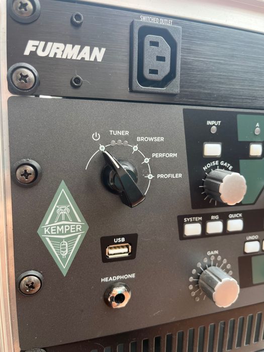 KEMPER Profiler Rack (com Furman e poweramp)