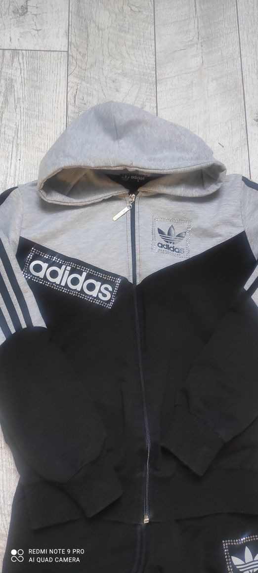 Ładny komplet dresowy adidas