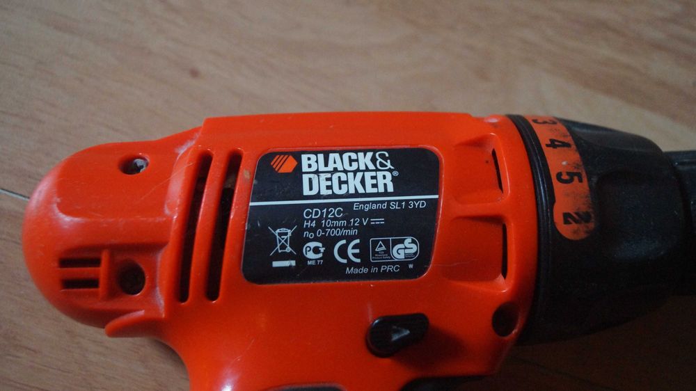 Wkrętarka Black & Decker 12V CD12C 2 akumulatory i zasilacz walizka