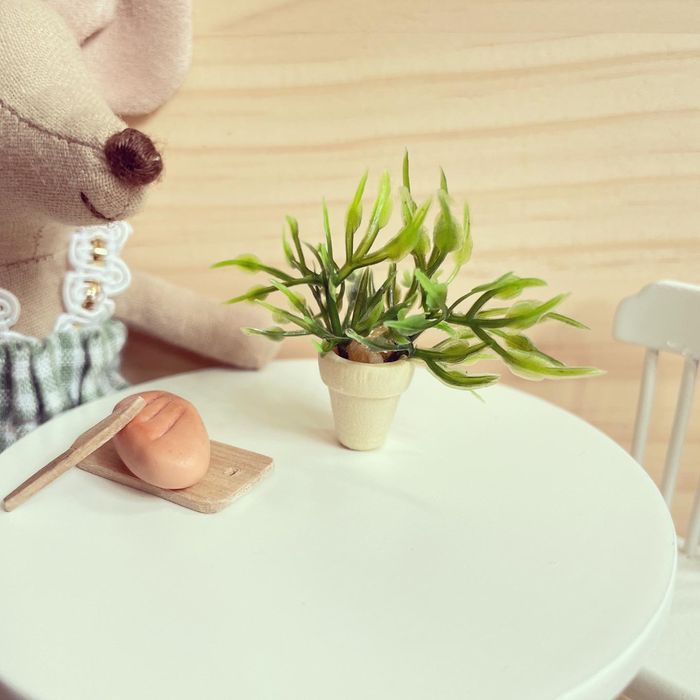 Roślinka w drewnianej doniczce dla myszek maileg do domku barbie