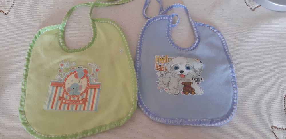 śliniaki na ceracie