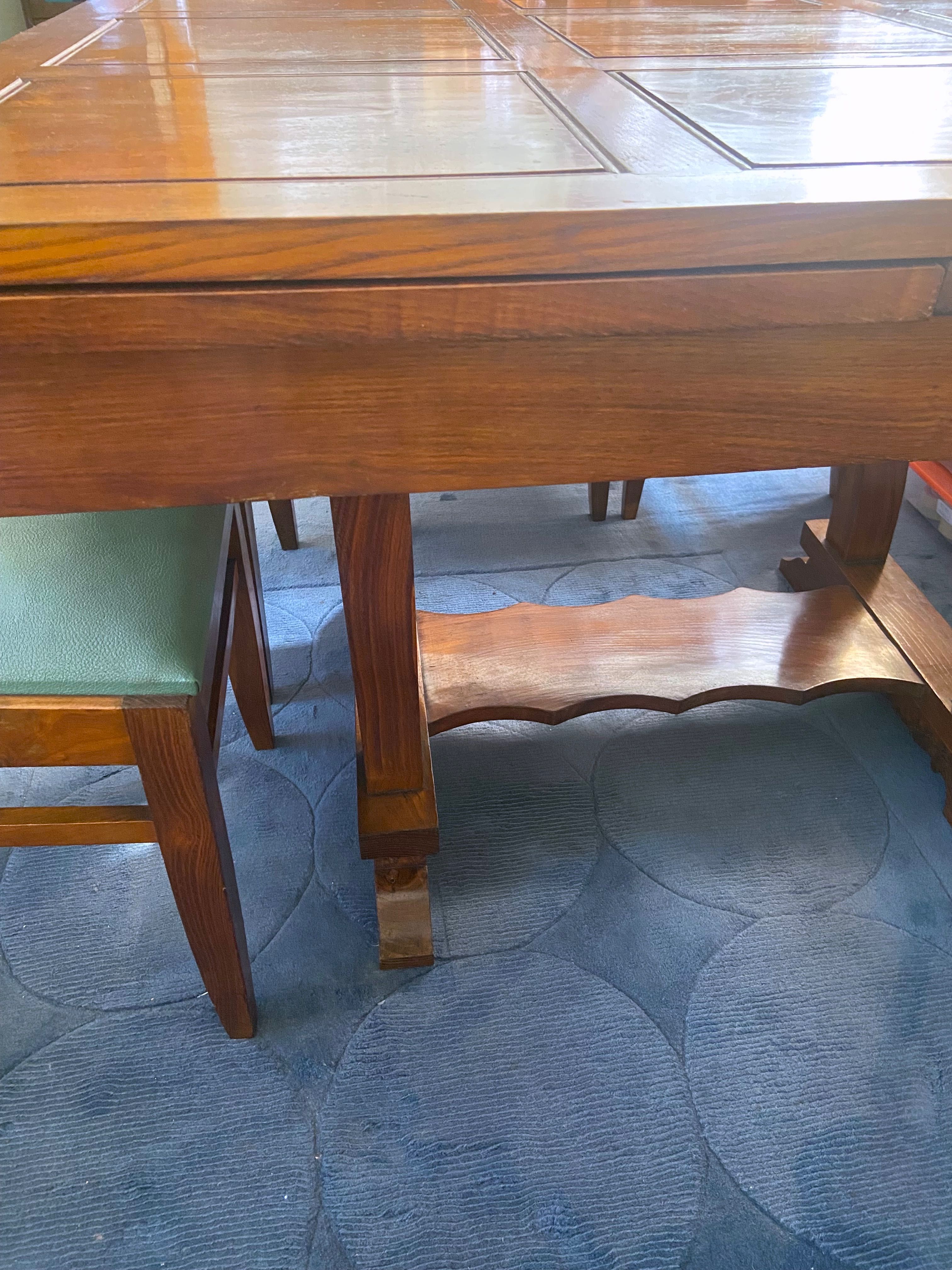 Mesa de madeira extensível com 4 cadeiras
