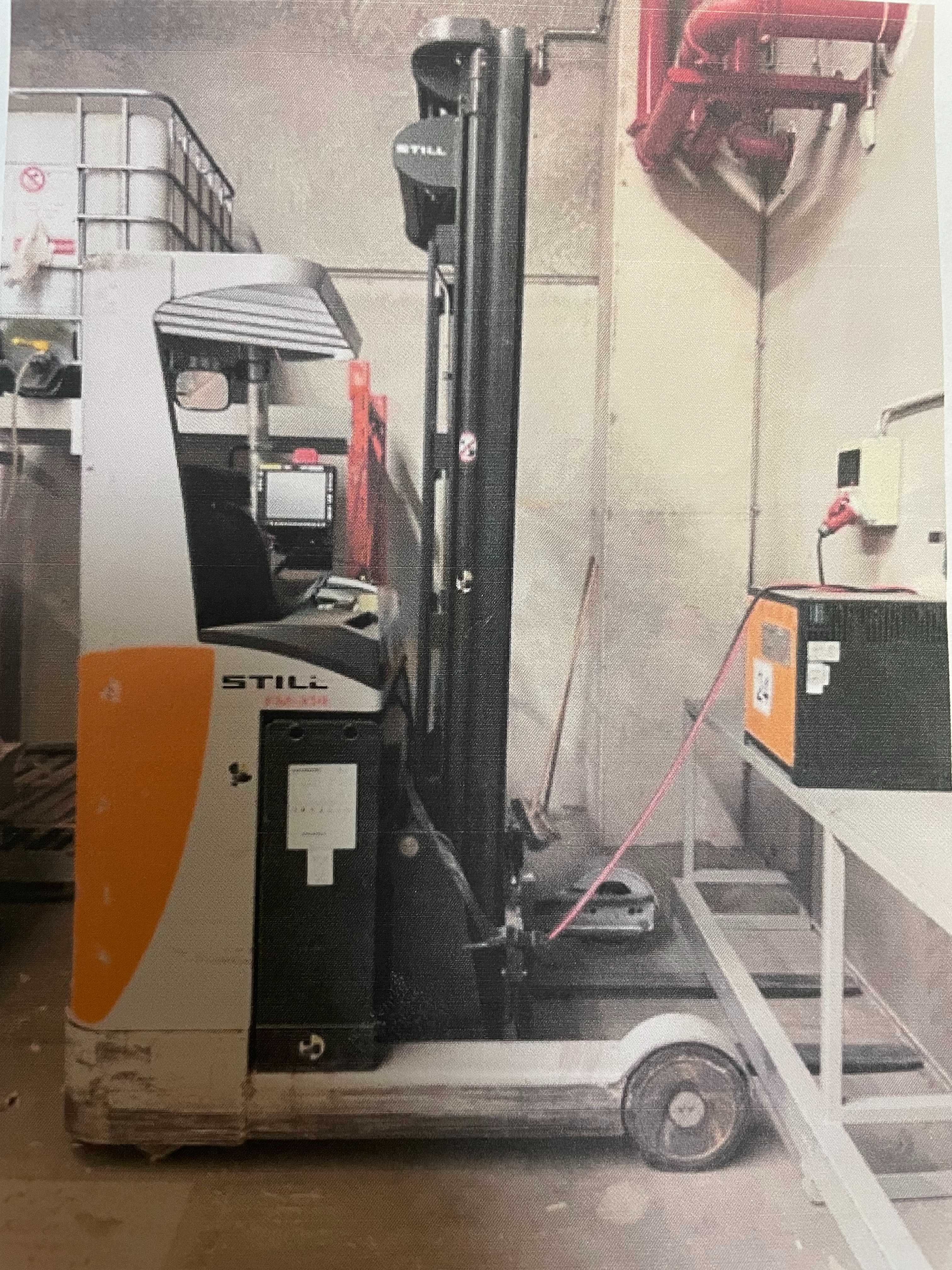 Wózek widłowy elektryczny wysokiego składowania