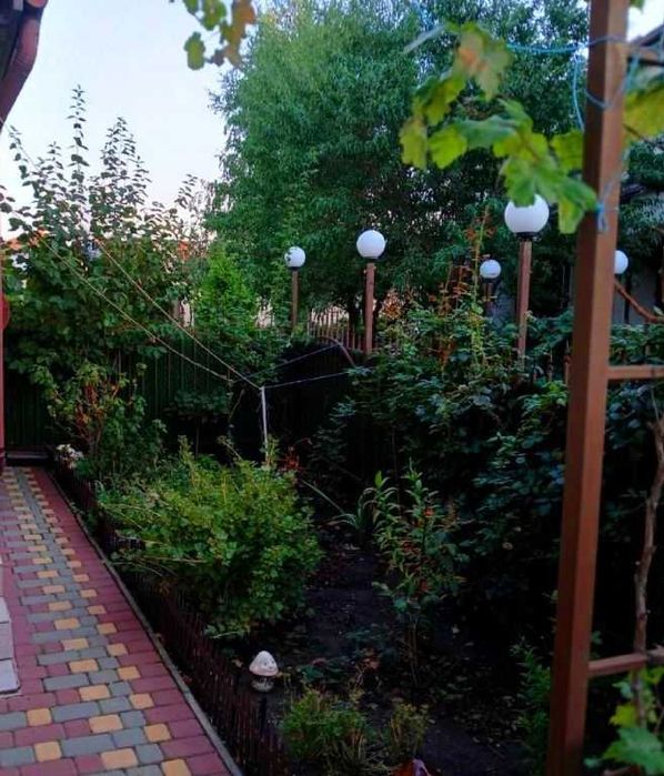 Новый таунхаус с ремонтом и мебелью в Лесках!