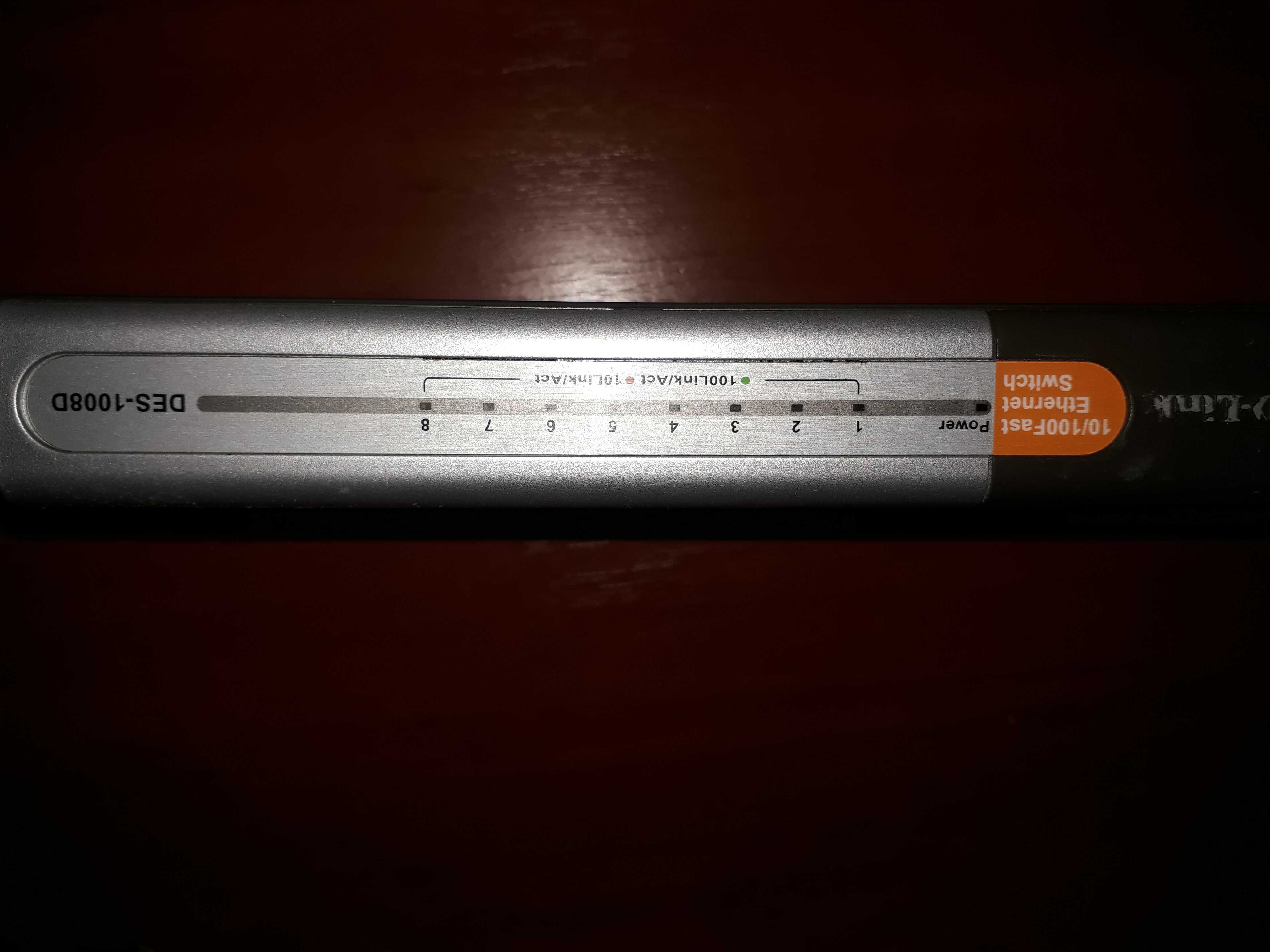 Свич Коммутатор D-link DES-1008d