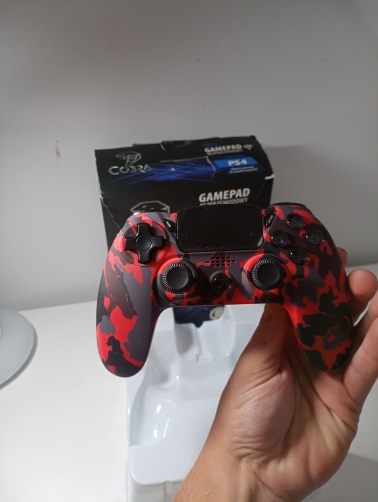 Pad Cobra do PS4 - bezprzewodowy | czerwony moro |